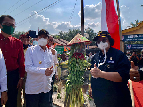  Menteri LHK Resmikan KBD dan Serahkan Bantuan untuk Rakyat Riau